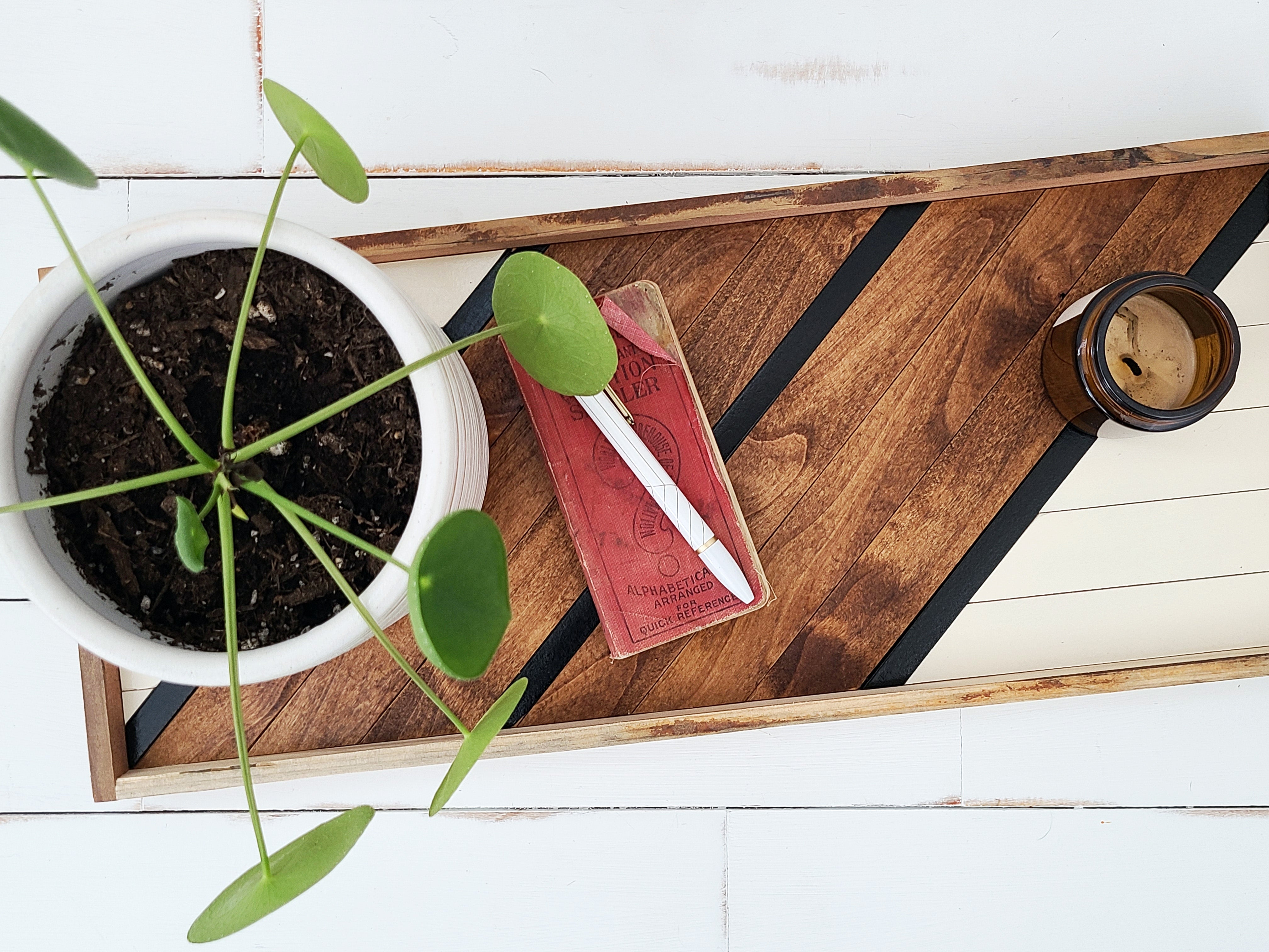 Modern Geometric Tray in Style 01