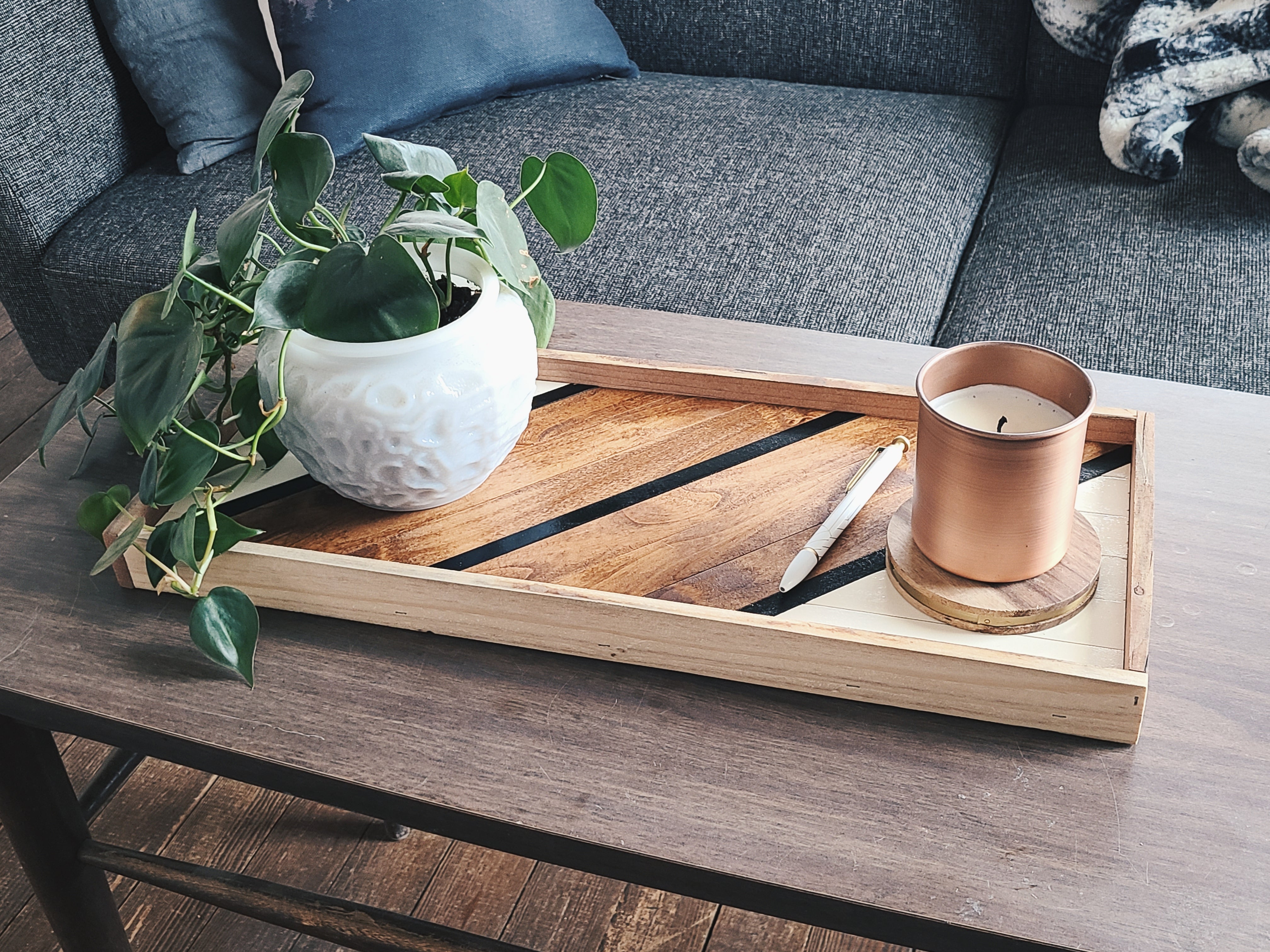 Modern Geometric Tray in Style 01